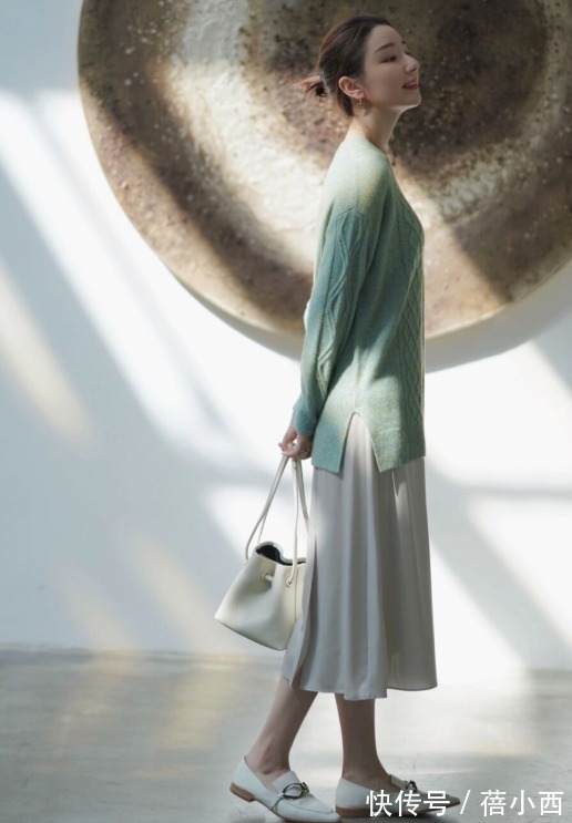 毛衣|时尚达人现在穿的鞋子不再是小白鞋,而是乐福鞋,简约高级有气质
