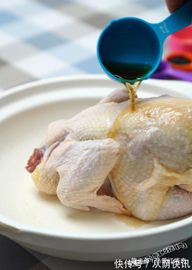 嘴馋想吃肉了，买只鸡丢进电饭煲，没想到色泽诱人香味扑鼻真好吃