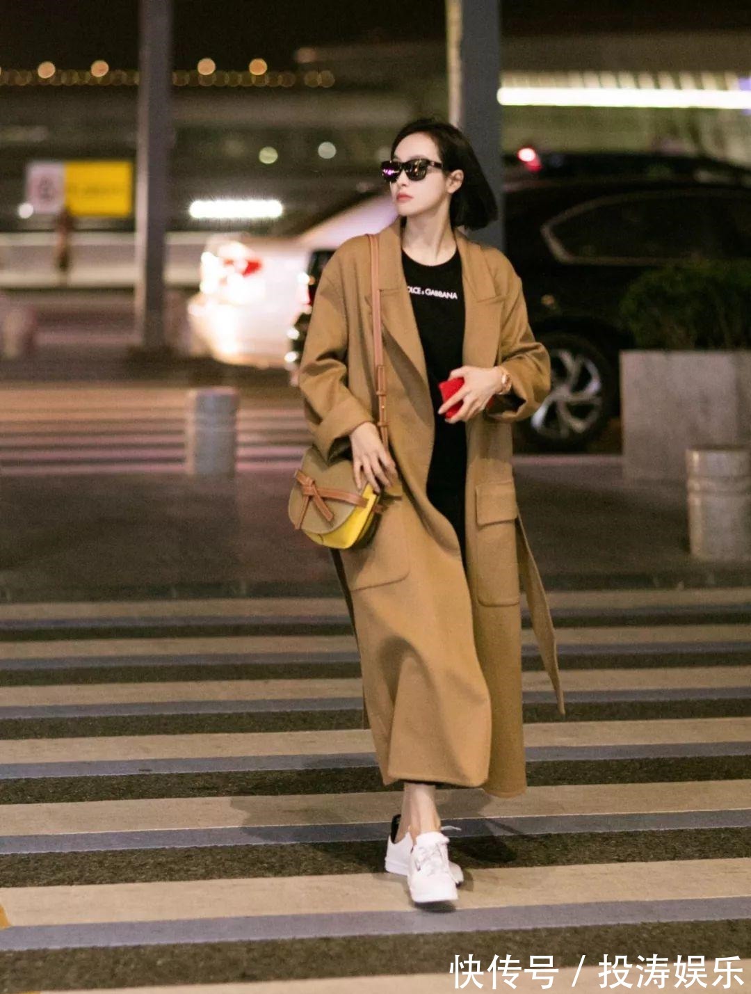 驼色 大衣买什么色不容易过时这5个颜色很经典,秋冬搭配好时髦