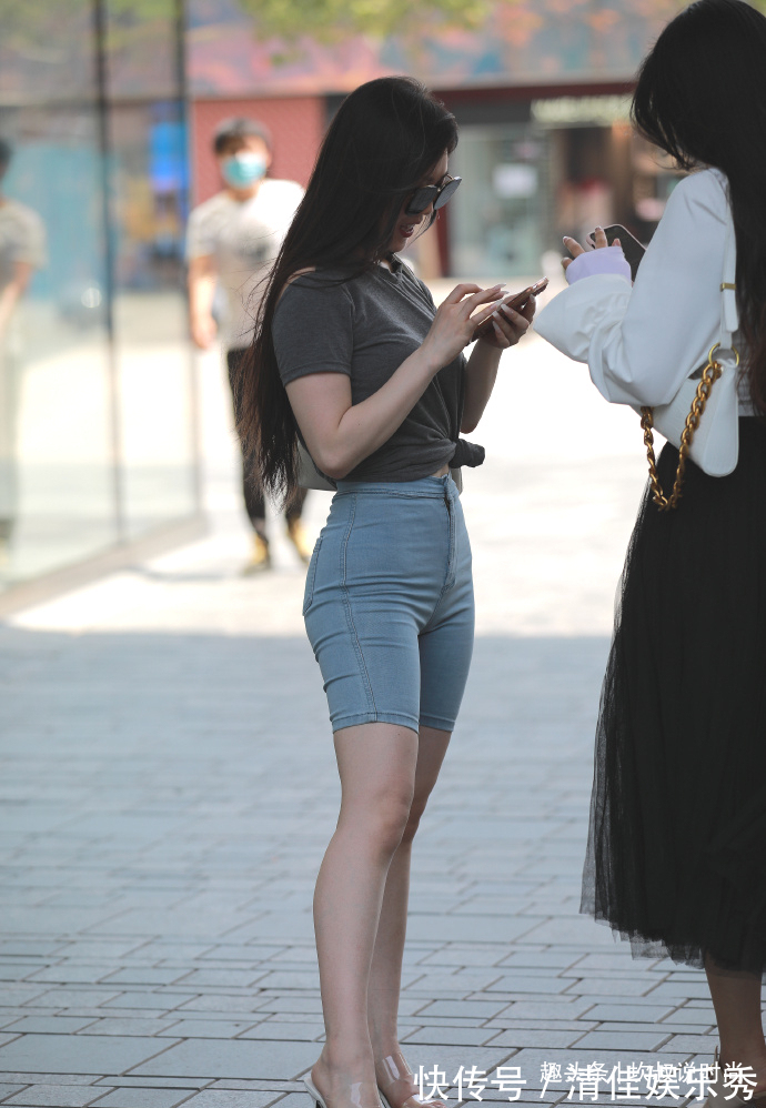 微胖 微胖女生的夏日穿搭,休闲随性的牛仔短裤,让造型轻松变好看!
