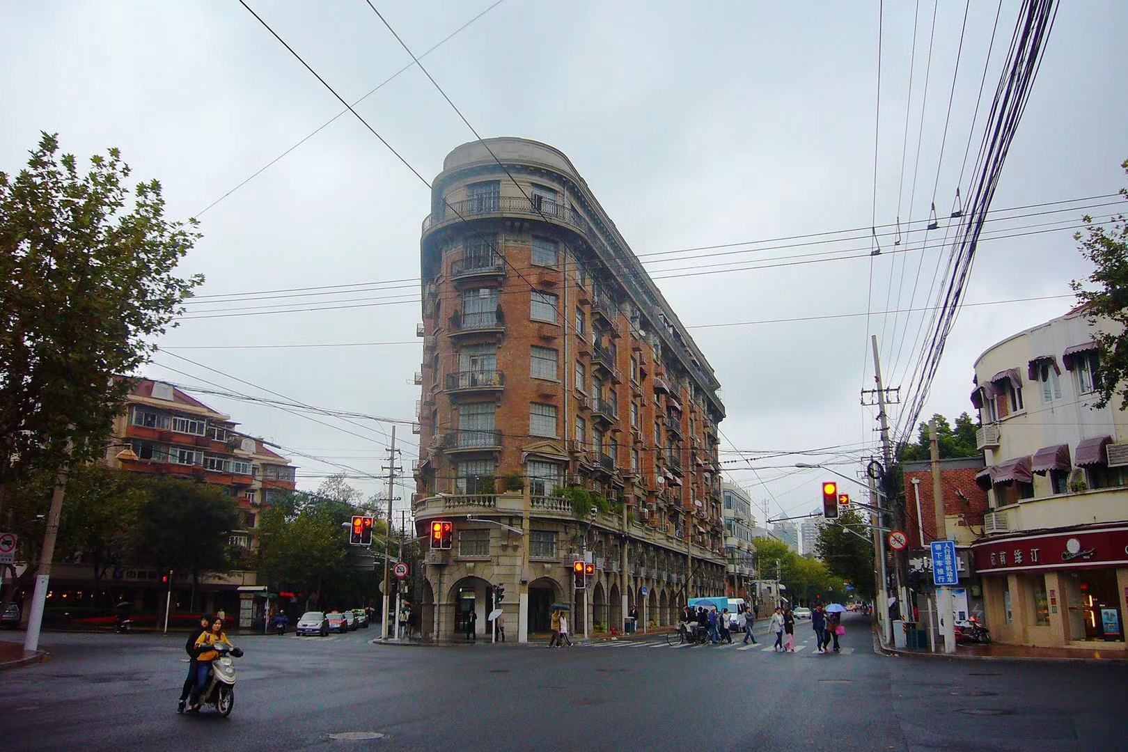 文艺青年打卡武康大楼有了新体验：天上无线，地上有景，城市有爱