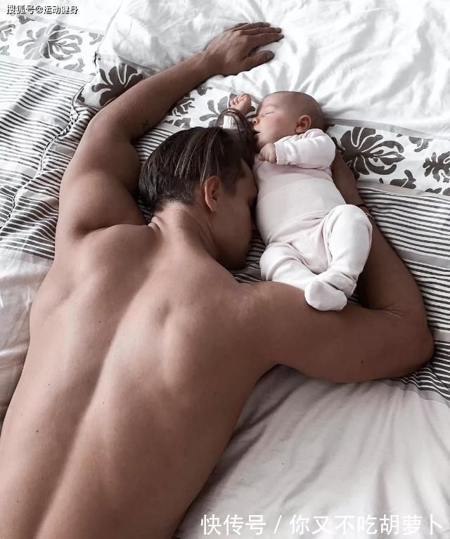 撸铁|臂围45cm,二头肌似小山包的猛汉奶爸,还自带肌肉抽筋绝活