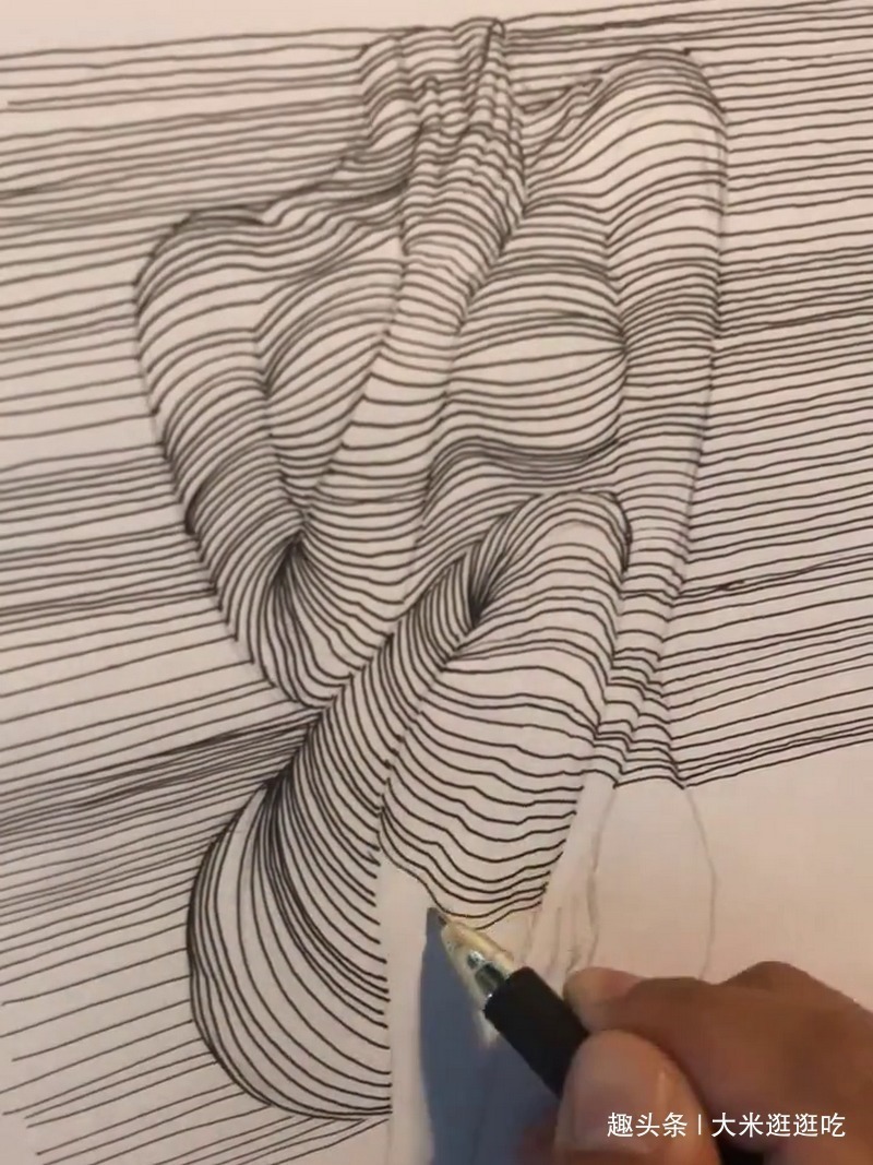 幅画作&美术生给女生画像,纸上全是线条,看到3D成画跪服!