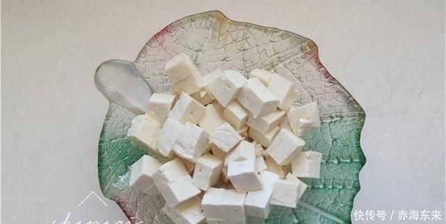 鱼头|煮鱼汤时,直接加水炖大错特错,牢记2个诀窍,鱼汤奶白色没腥味