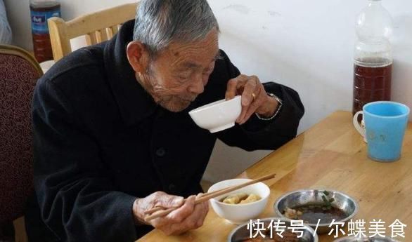 高血糖|80岁老人患糖尿病40年,期间没有并发症,只因少碰2样东西!