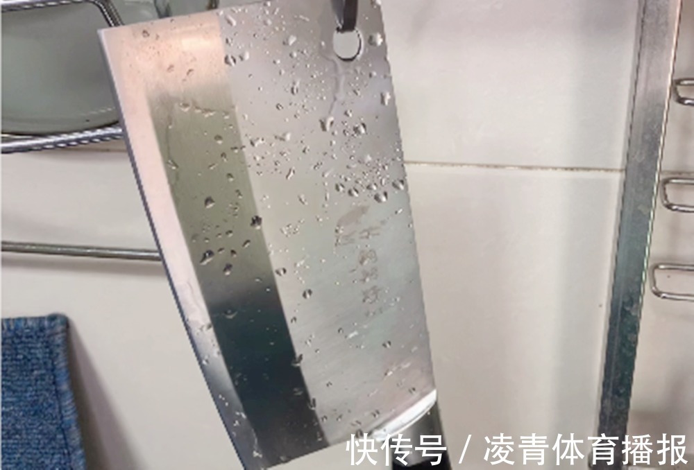 才知道,菜刀上的洞,竟隐藏了这3大功能,太实用了,赶快试一试