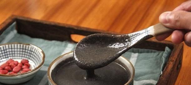营养丰富的黑芝麻糊,这样做香味浓郁,再也不用在路边买早餐啦