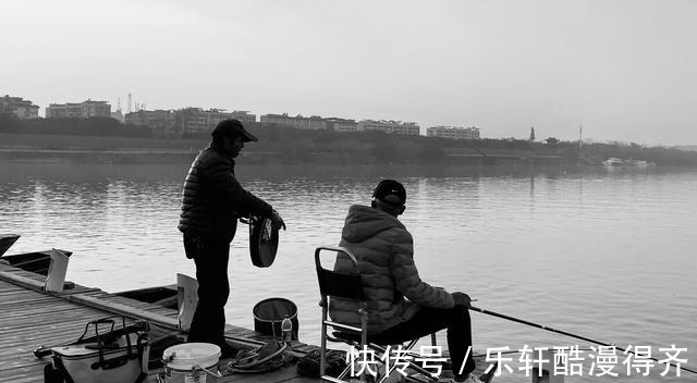 鱼竿卡节了,使劲往地上“怼”没用,用这3个方法轻松解决