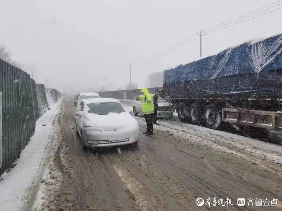 聊城|直击！风雪中聊城街头的逆行者！他们全力守护在路面一线