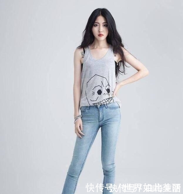紧身牛仔裤 时尚穿搭:紧身牛仔裤小姐姐,衣品好看经得起考量
