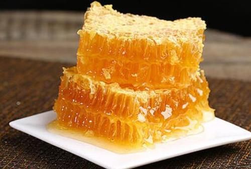 蜂巢蜜有哪些功效，可以提高肝功能提高消化功能