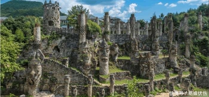 七旬老人花20年打造一座石头城堡,重现古夜郎国