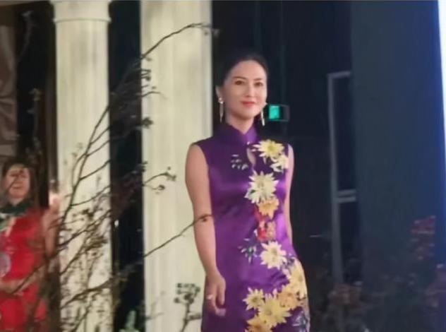 高颜值|“高颜值婆婆”走红,婚礼上抢尽风头惹争议,网友:到底谁结婚?