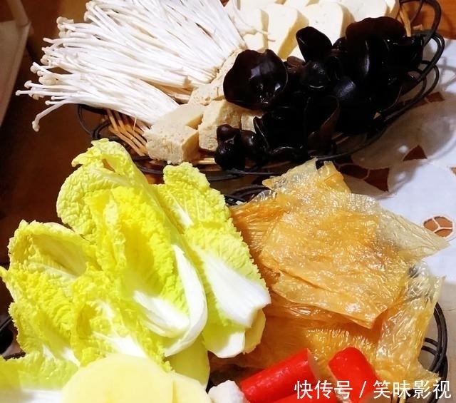 石锅|青岛第一家石锅鱼店,现杀活鱼,先吃鱼,后涮菜,十三年的老味道