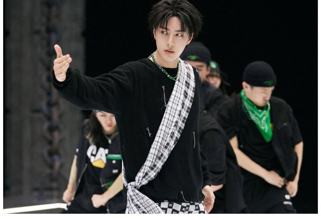 《街舞4》即将开播，王一博接连上热搜，观众直言：反差太大