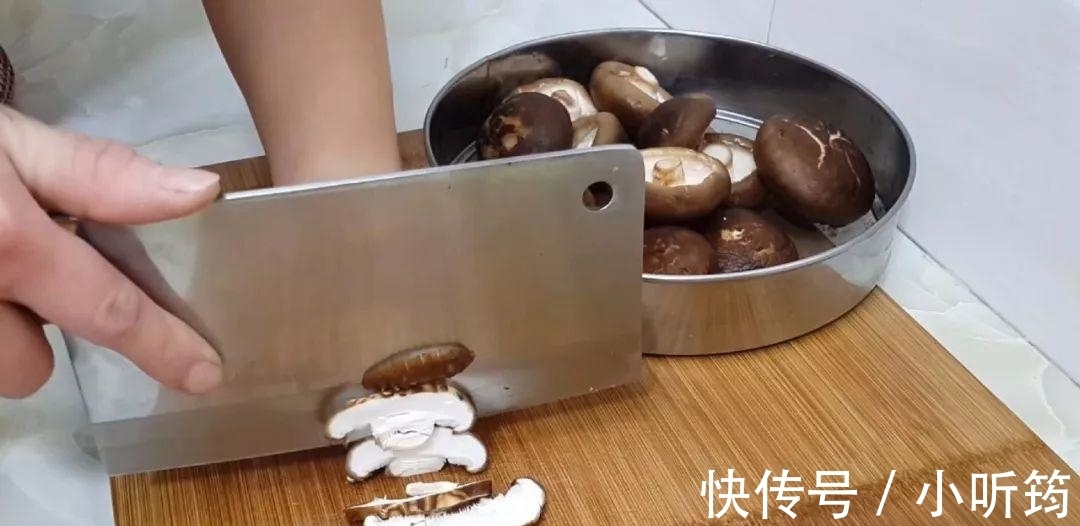 好吃|香菇新吃法,教你简单一做,既营养又好吃,有孩子的最值得收藏下
