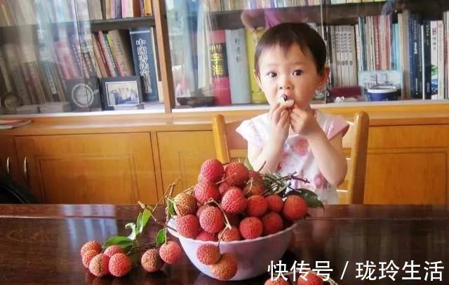 食物|一岁前,十种食物孩子还不能吃,家长千万别掉以轻心