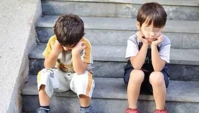 家有二胎,只有一个鸡腿该给谁孩子真正在意的并不是鸡腿