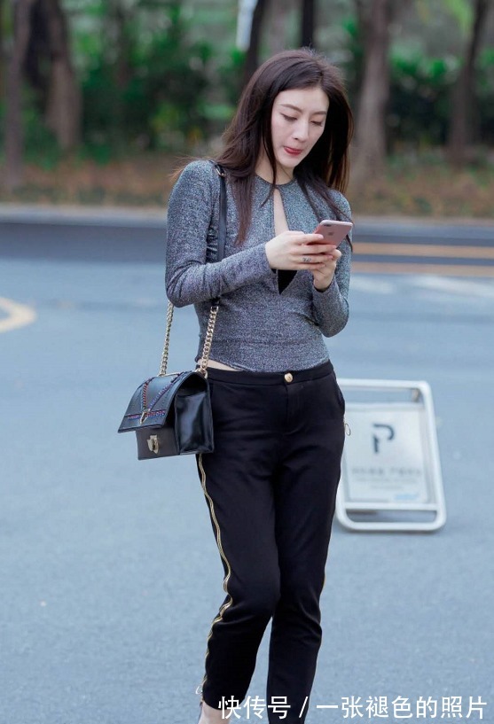 高跟鞋 时尚穿搭豹纹高跟美女，略显丰腴的感觉真好