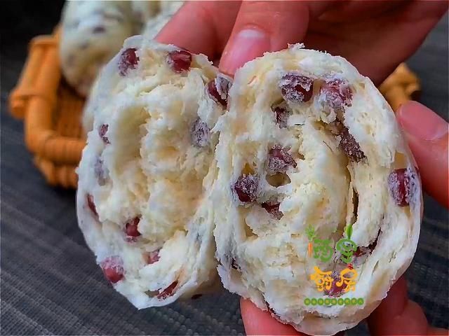 红豆别再煲粥了,教你好吃做法,一擀一折,零添加超好吃