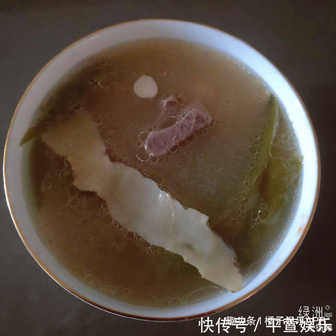 明星疫期居家全变厨师,何炅这菜我学不会,华晨宇这菜我吃不饱