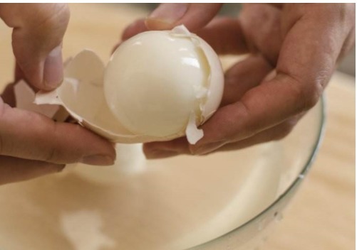 煮鸡蛋时，学会这一招，鸡蛋不裂缝又好剥，自动脱壳还特别好吃