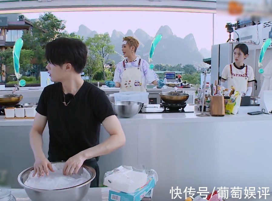 趙麗穎|趙麗穎回歸《中餐廳5》，黃曉明反應(yīng)太搶鏡，兩人關(guān)系如何很顯然