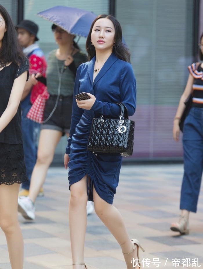 膝裙|宝蓝色及膝裙,彰显高贵美