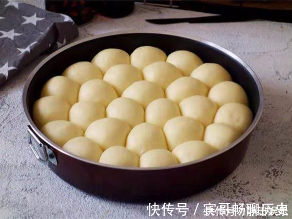教你在家做香甜松软小面包，做法简单方便，比买的好吃多了