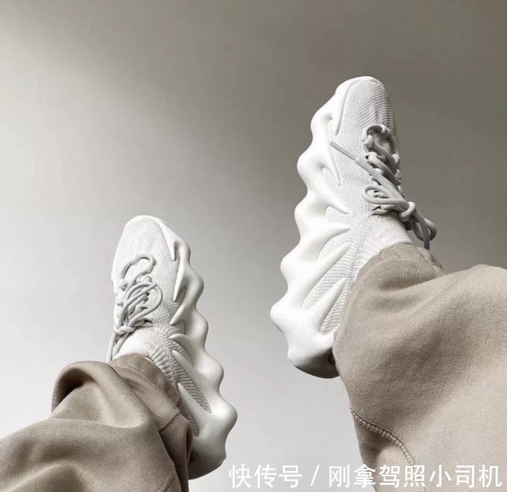 配色 像丑萌丑萌的小笼包or饺子Yeezy450再曝新配色!