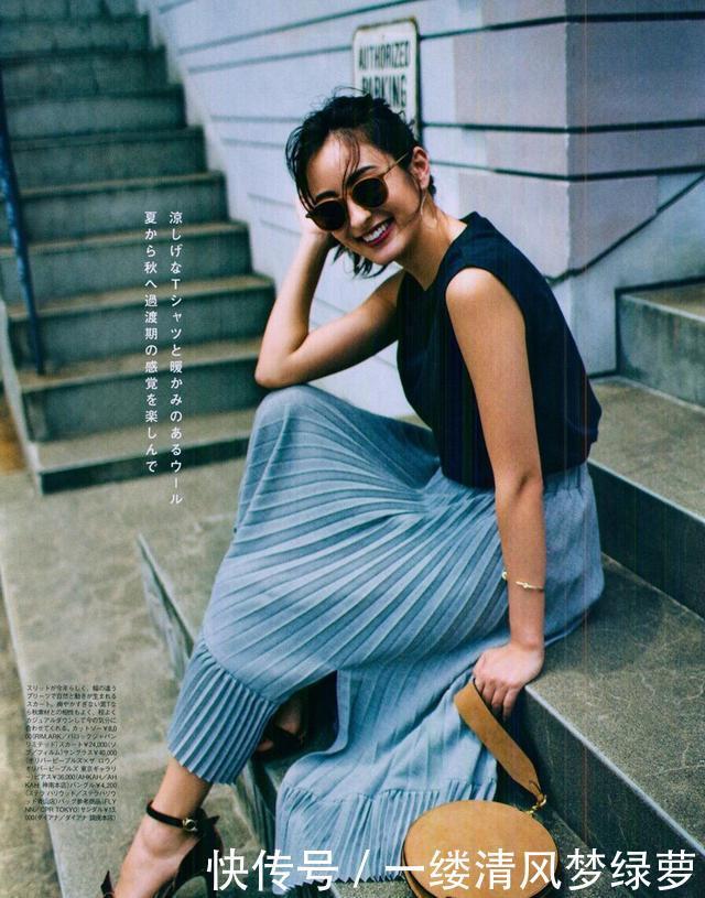 百褶裙时尚好看,3种不同风格搭配示范,你爱哪一种