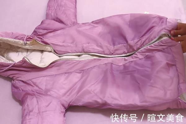 不穿的旧羽绒服别扔，不用拆剪，简单改造一下，好看实用又省钱