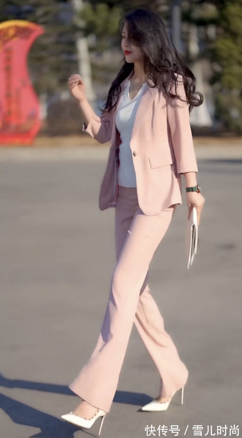 职业套装 时尚职业套装搭高跟鞋,简直太nice了,时尚显瘦不失女人味