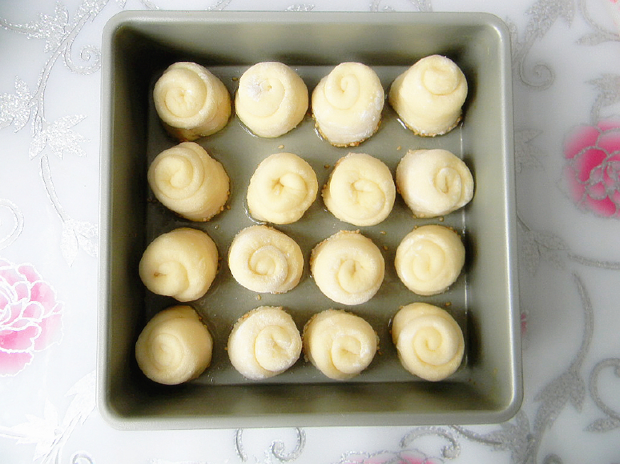 这种烤制的一次发酵小馒头,我隔三差五就做,每次做都会被吃光光