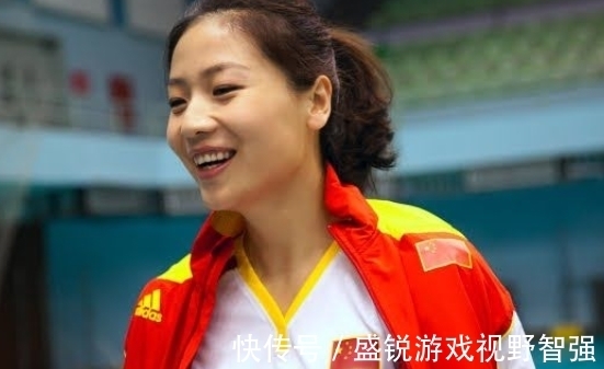 替补队员|生二胎了?女排前队长晒生育照引歧义,网友纷纷喊话跟上国家政策
