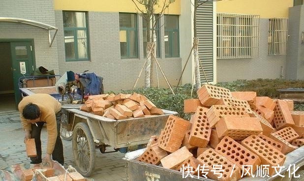 蜂窝砖|老公不顾家人反对用蜂窝砖砌了个电视柜,想不到效果美爆了!