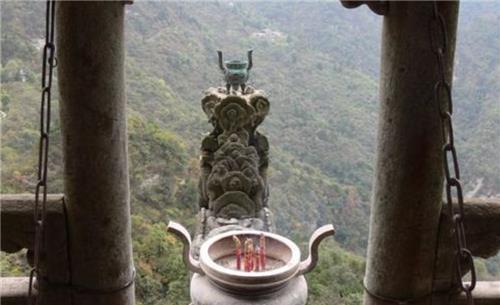 稍稍|武当山的“夺命”香炉,百年来殒命者不计其数,如今稍稍作了改动