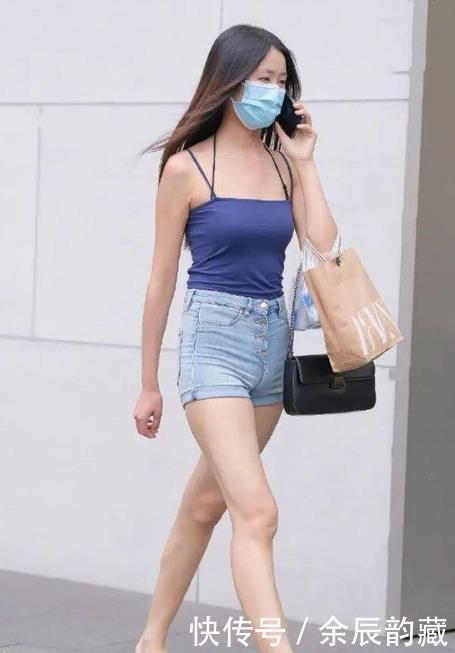 路人街拍:气质满分的小姐姐,仙女般的气质,非常有女人味