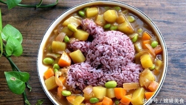 土豆咖喱饭|小学生的晚餐,一汤一饭,10种食材营养足,孩子爱吃,妈妈不发愁