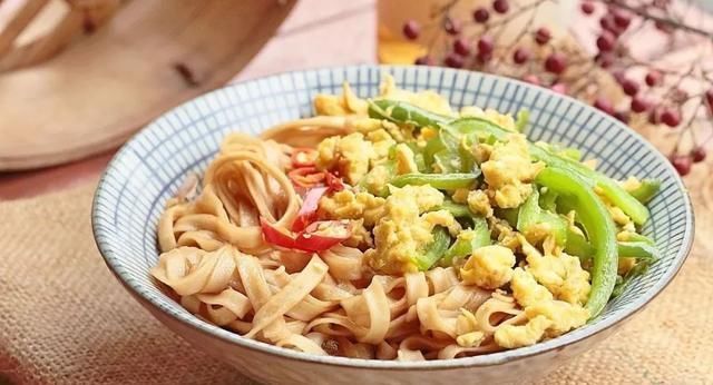 拌面|超级好吃的一碗面,10分钟就搞定,比葱油拌面香多了