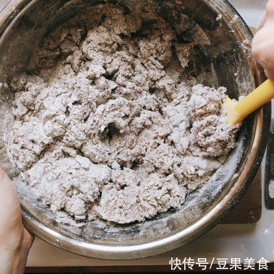 苏打面包|「又快又丑又好吃」黑胡椒车达芝士爱尔兰苏打面包