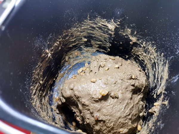  不用|不用资深功底，在家也能烤出坚果欧包，会加水，你就是大师