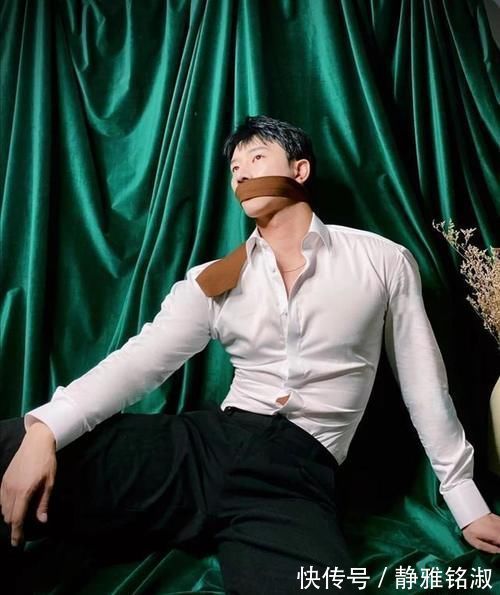 肌肉男|拥有健美身材与英俊外貌的肌肉男,正装加身,果然更能体现型男范