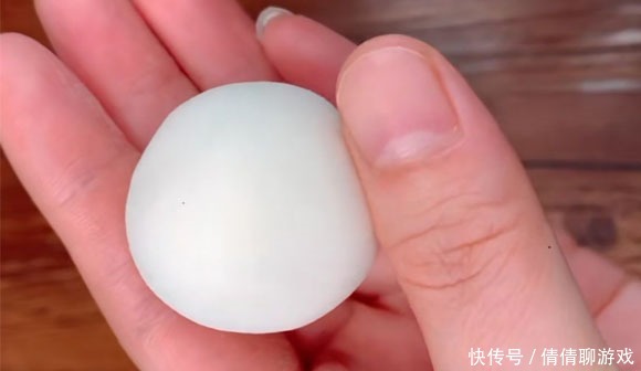 年后我家常做这个吃,不煎不炒,上锅一蒸,配蘸料吃,香