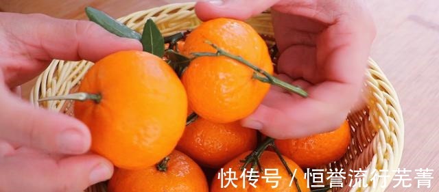 橘子里淋3个鸡蛋,我家孩子三天两头点名吃,比蛋糕还香甜,解馋!