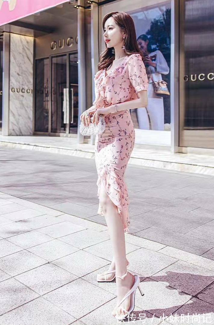 雪纺 时尚雪纺碎花套装裙,引领时尚潮流着装俏皮可爱