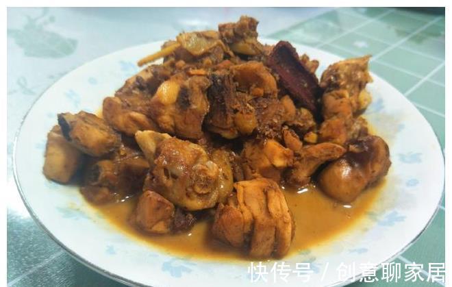 豆瓣酱|炖鸡时，先放盐还是后放盐？放对调料顺序，鸡肉软烂入味