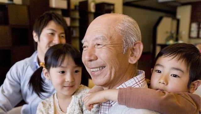 风里来雨|在老人眼里，孙子和外孙其实有三大不同，宝妈稍微留意就能感觉到