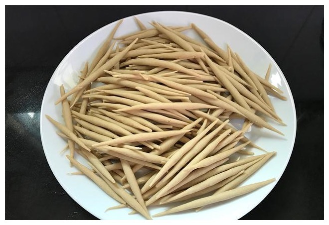 宅家不出门，教你做特色面条，不切不擀，用手一搓，1碗不够吃
