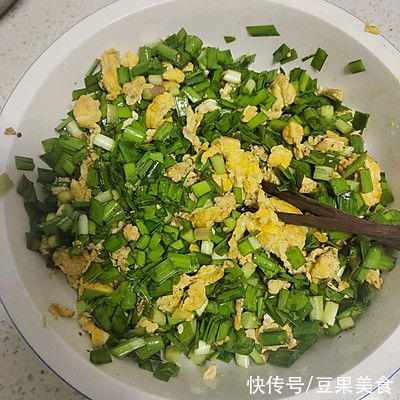 芝麻油|好吃到舔盘子的下饭菜手抓饼版韭菜盒子